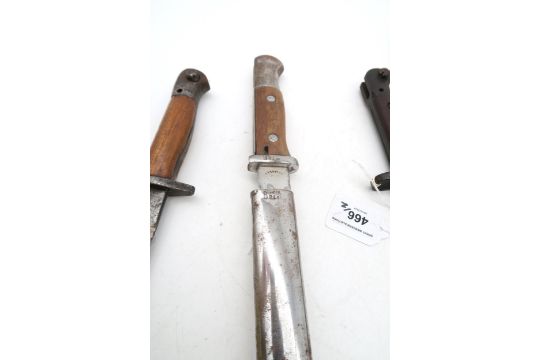 A WW1 British 1918-dated 1907 pattern bayonet by Sanderson, with scabbard; together with another, - Image 4 of 4