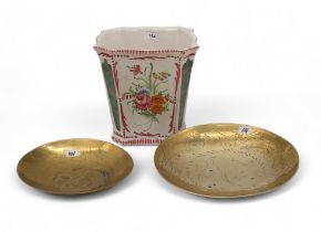 Am Italian faience planter, together with two Chinese brass dishes decorated with dragons