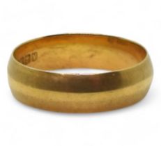 An 18ct gold 1895 Glasgow hallmarked wedding ring size Q, weight 4.5gms Condition Report:Available