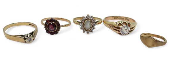 A 9ct gold gypsy ring set with a clear gem, hallmarked 1925 made by Nathan Brothers Birmingham, size