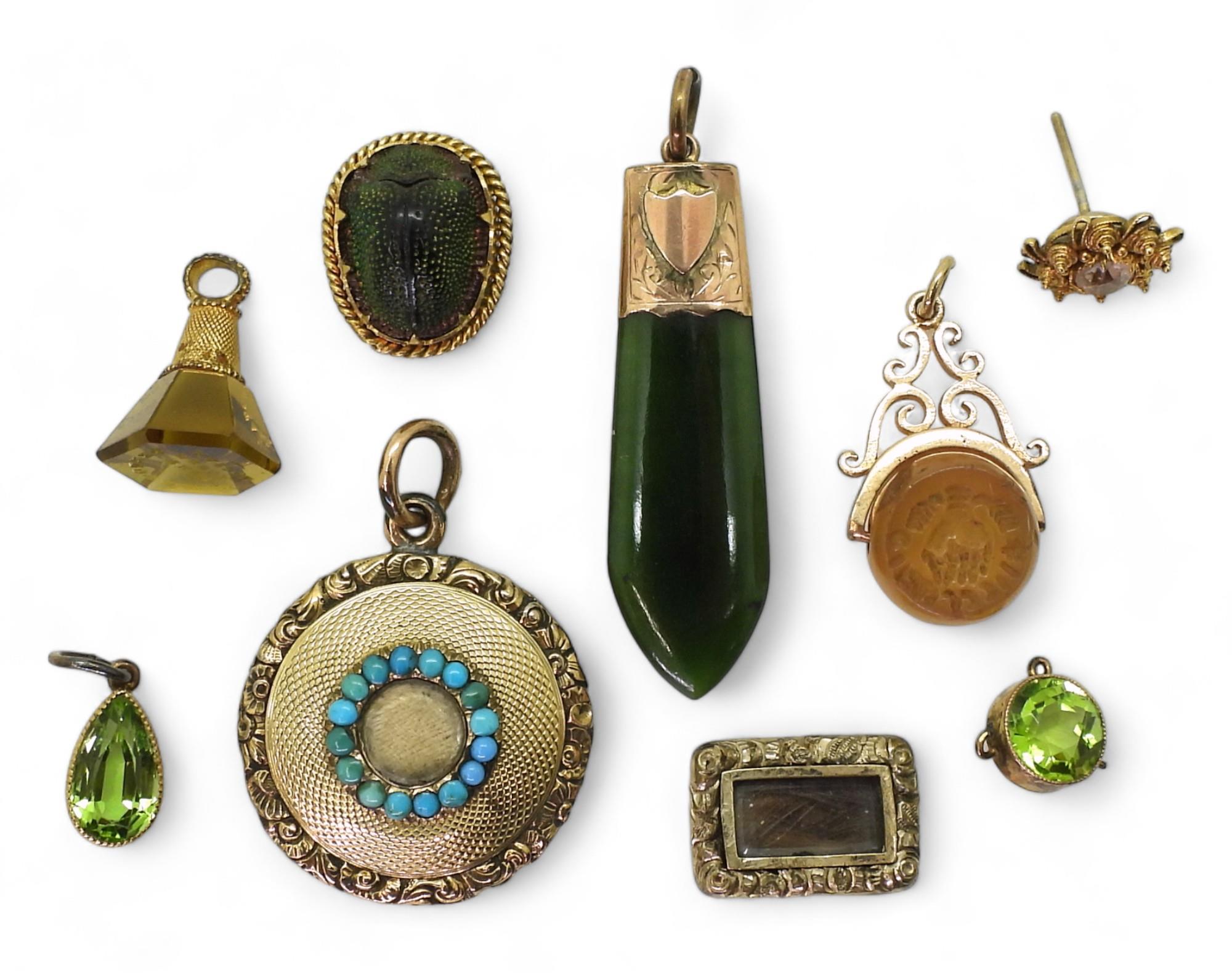 A collection of gold and yellow metal items to include, a turquoise set locket, a New Zealand jade