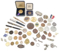A mixed collection of medals and medallions, comprising a R.M.S. Lusitania sinking commemorative
