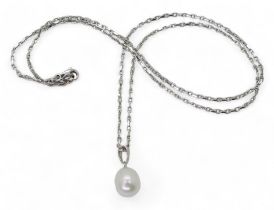 An 18ct white gold pearl pendant, with a 45cm diamond cut trace chain, weight 5.2gms Condition