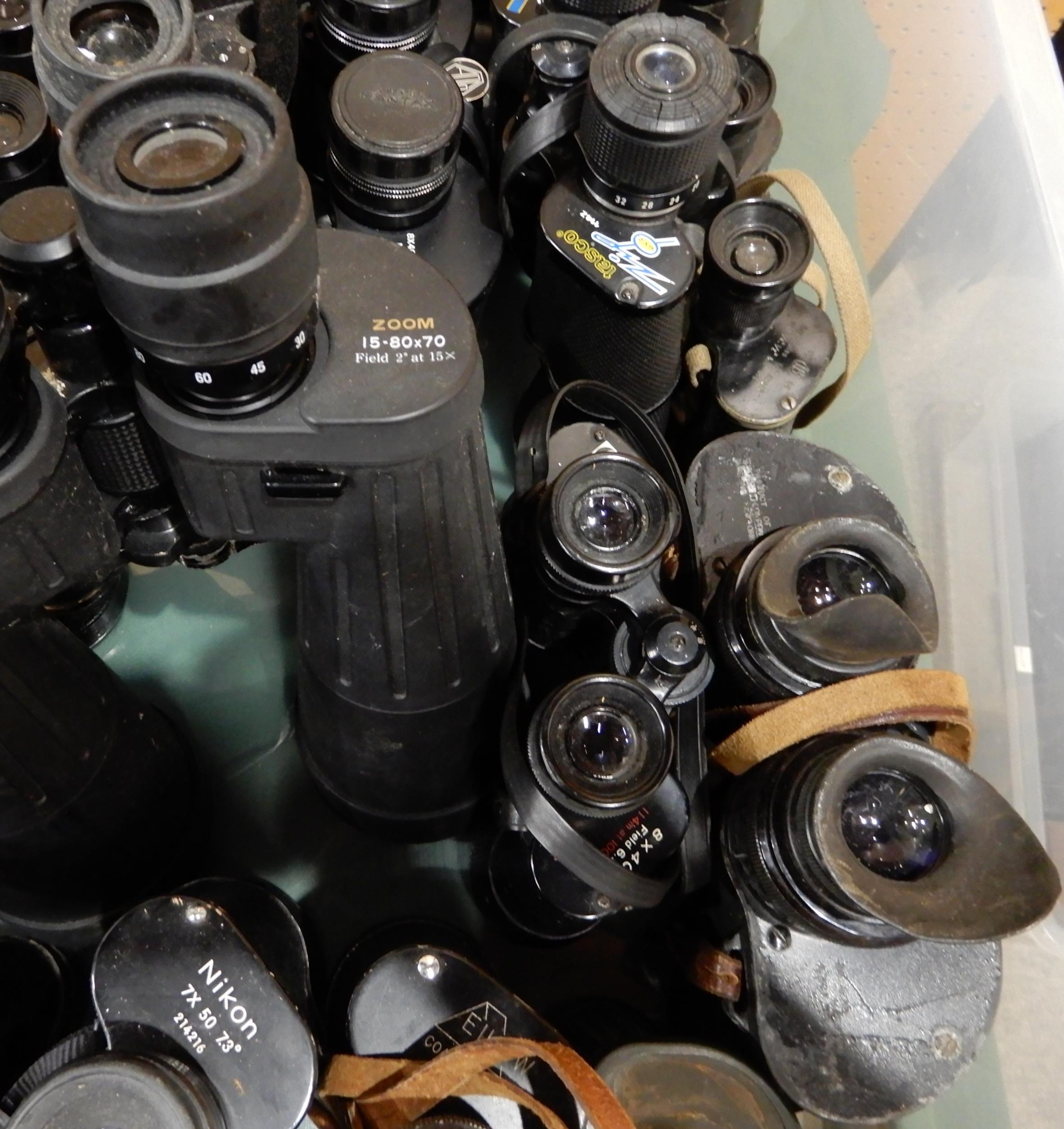 A quantity of binoculars with various makers and models with Nikon, Pentax, E. Leitz, Carl Zeiss, - Image 3 of 19