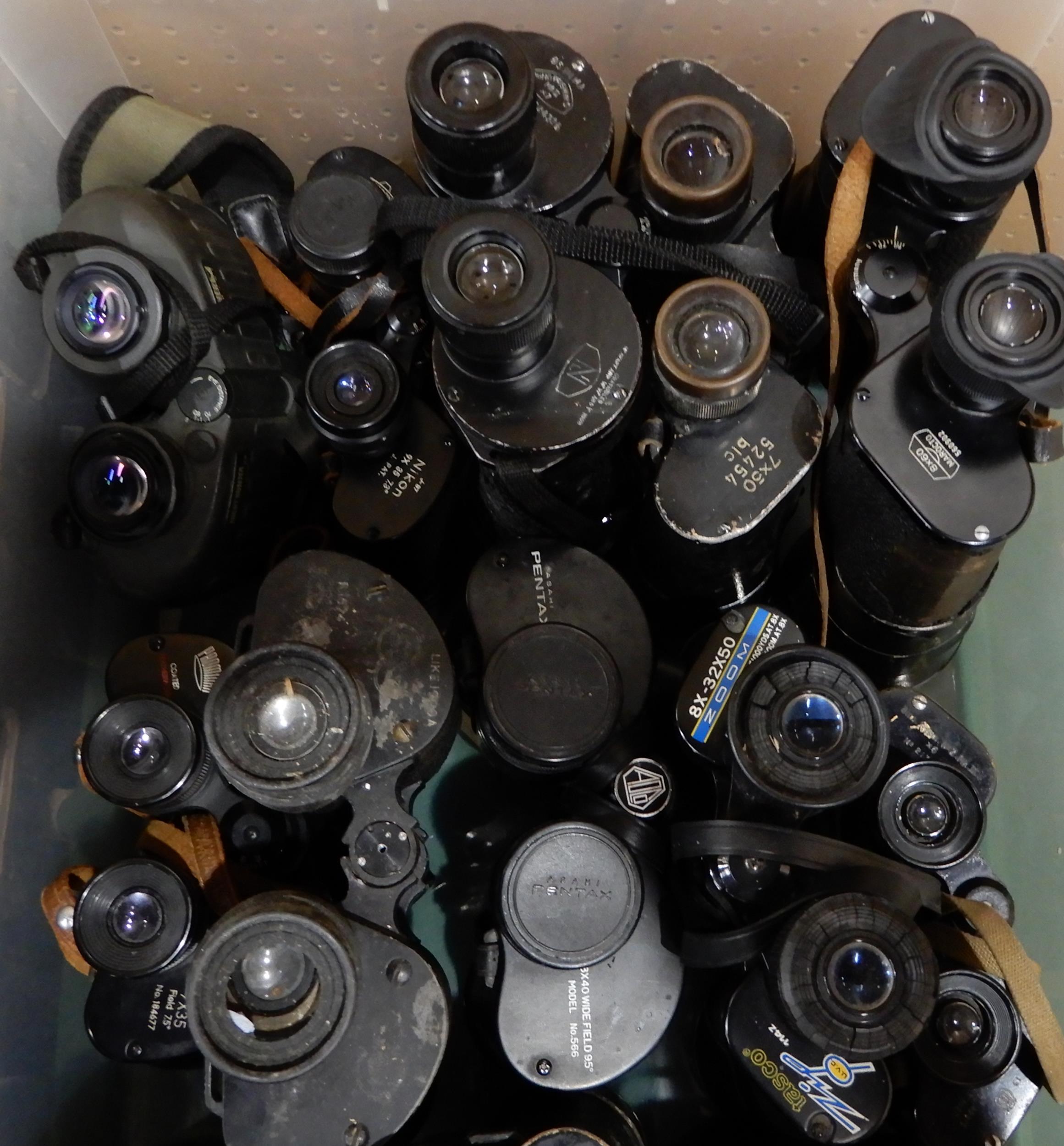 A quantity of binoculars with various makers and models with Nikon, Pentax, E. Leitz, Carl Zeiss, - Image 4 of 19