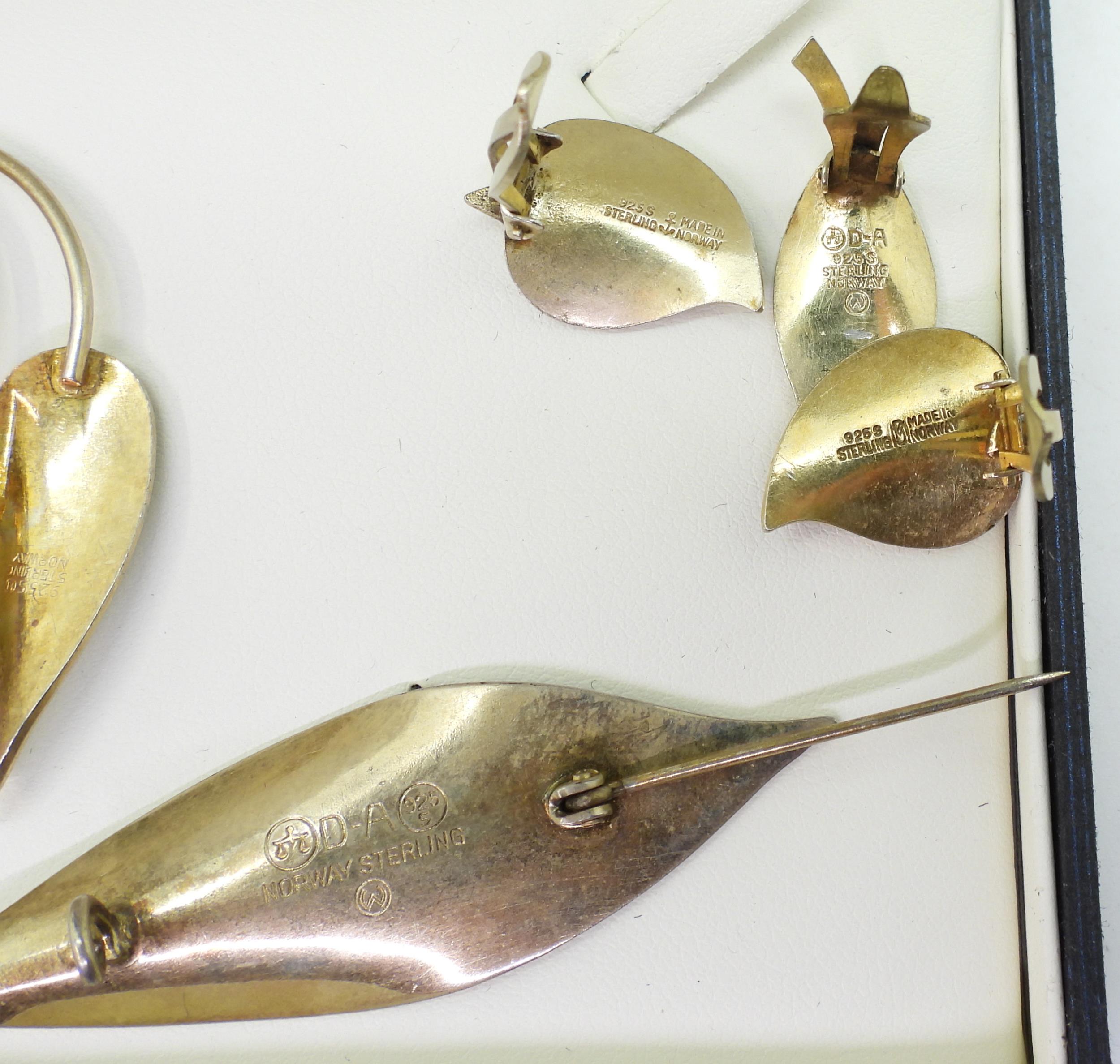A collection of silver gilt  Norwegian enamel jewellery to include a white leaf brooch and - Image 6 of 6
