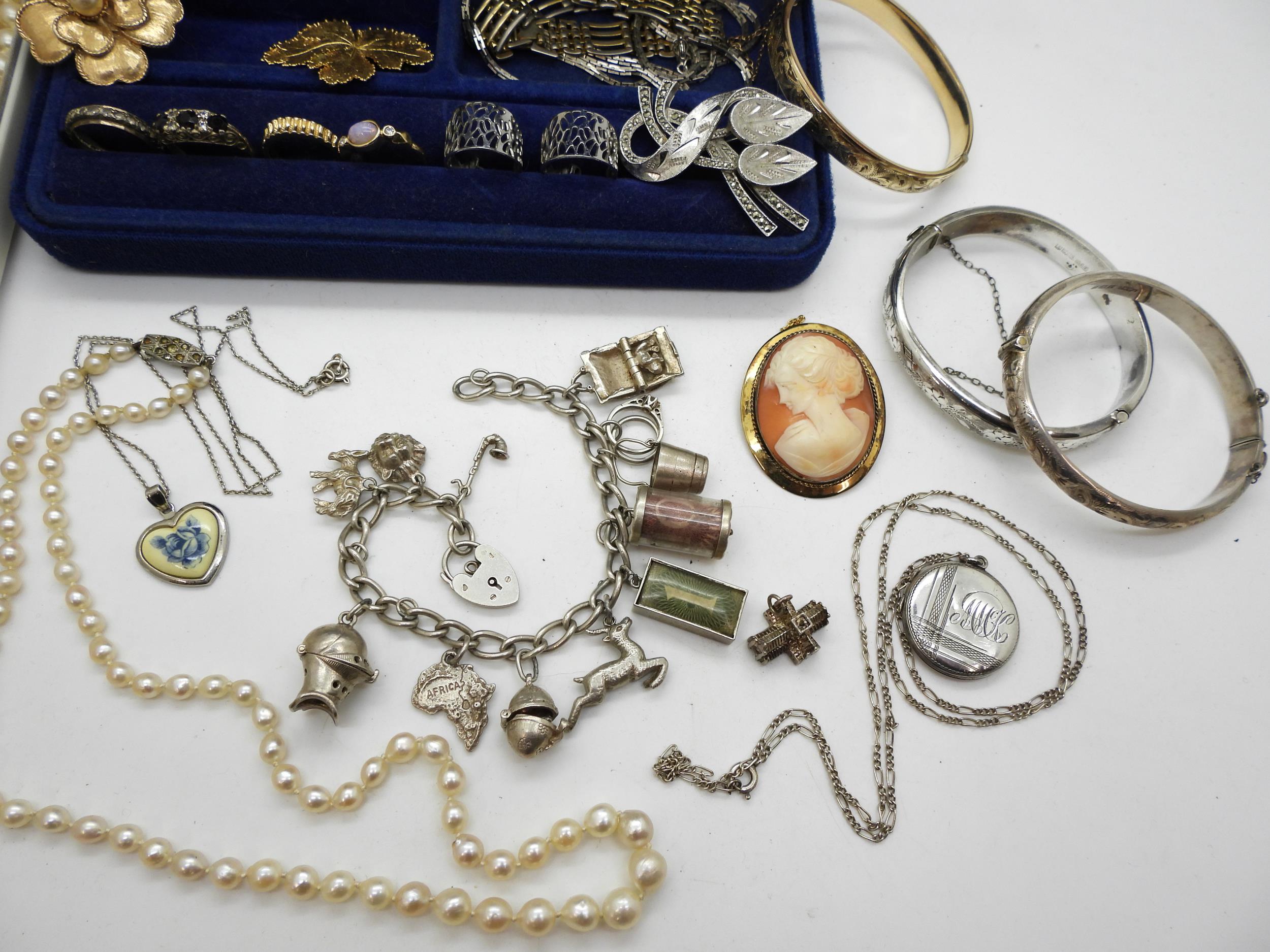 A collection of silver jewellery to include silver bangles, a charm bracelet, baroque pearl - Image 2 of 2