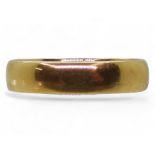 An 18ct gold wedding band with Glasgow hallmarks for 1906, finger size K1/2, weight 3.4gms Condition