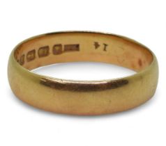 An 18ct gold wedding ring, size R, weight 3.7gms Condition Report:Available upon request