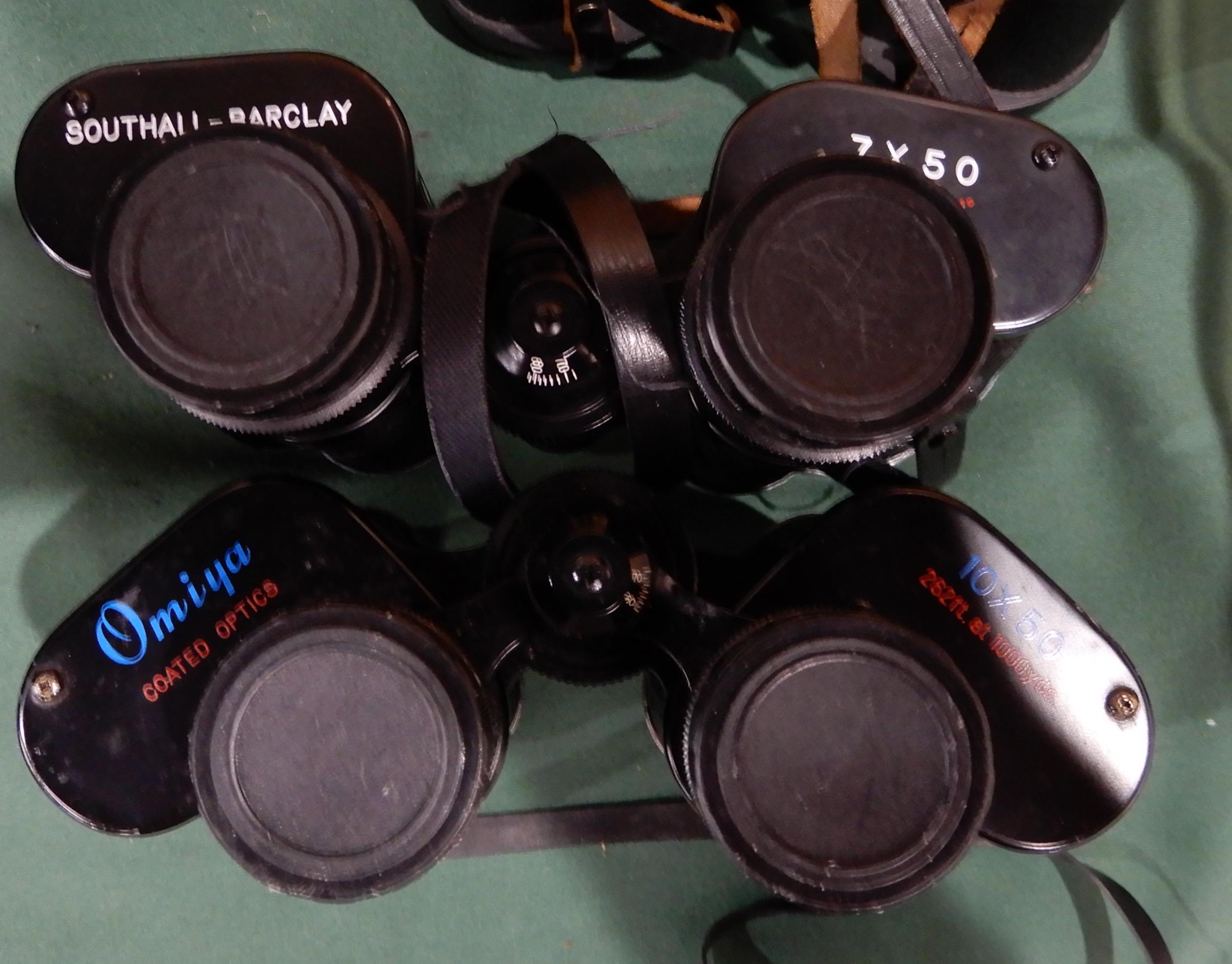 A quantity of binoculars with various makers and models with Nikon, Pentax, E. Leitz, Carl Zeiss, - Image 16 of 19