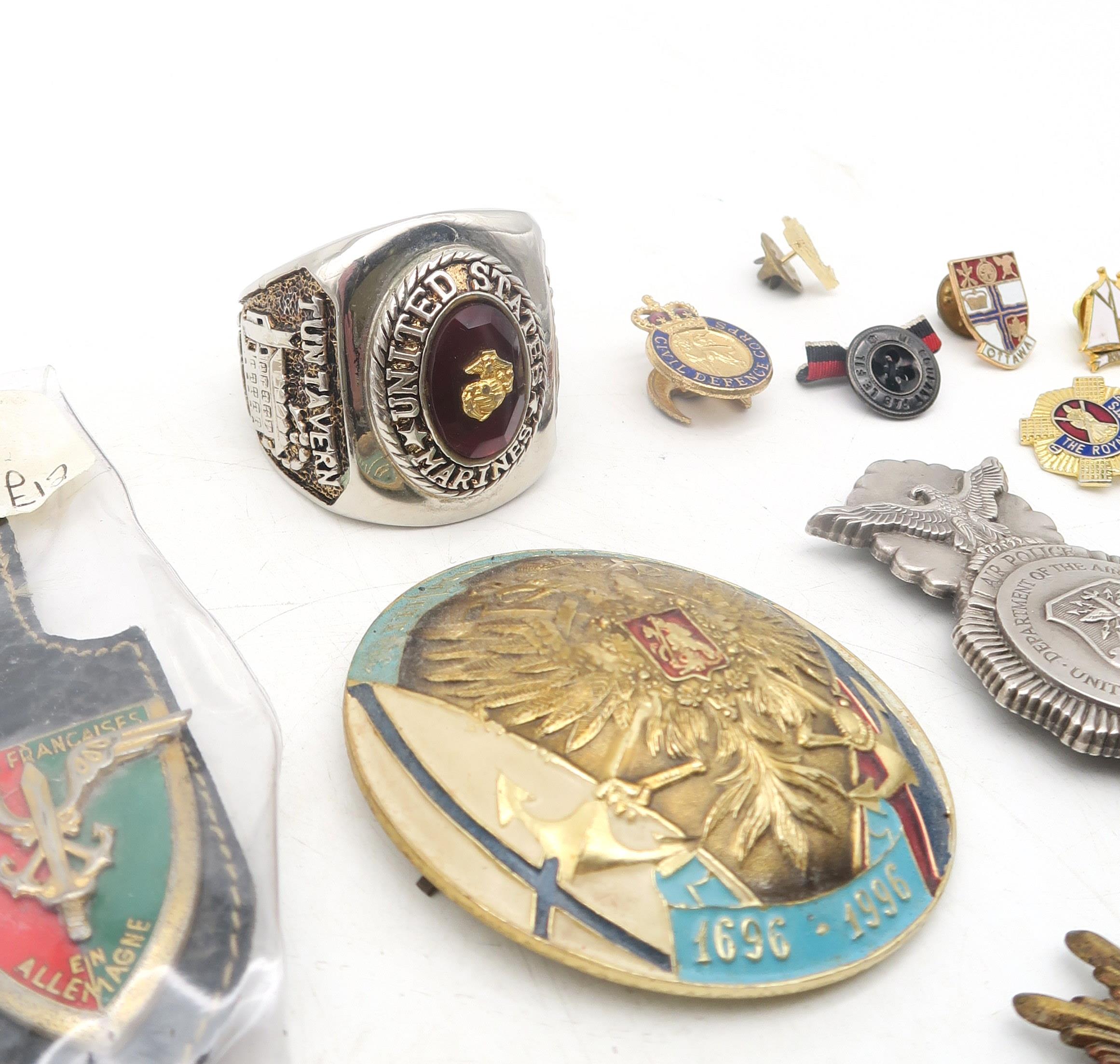 Assorted military medals and badges, to include a French Order of the Black Star medal; Russian - Image 2 of 3