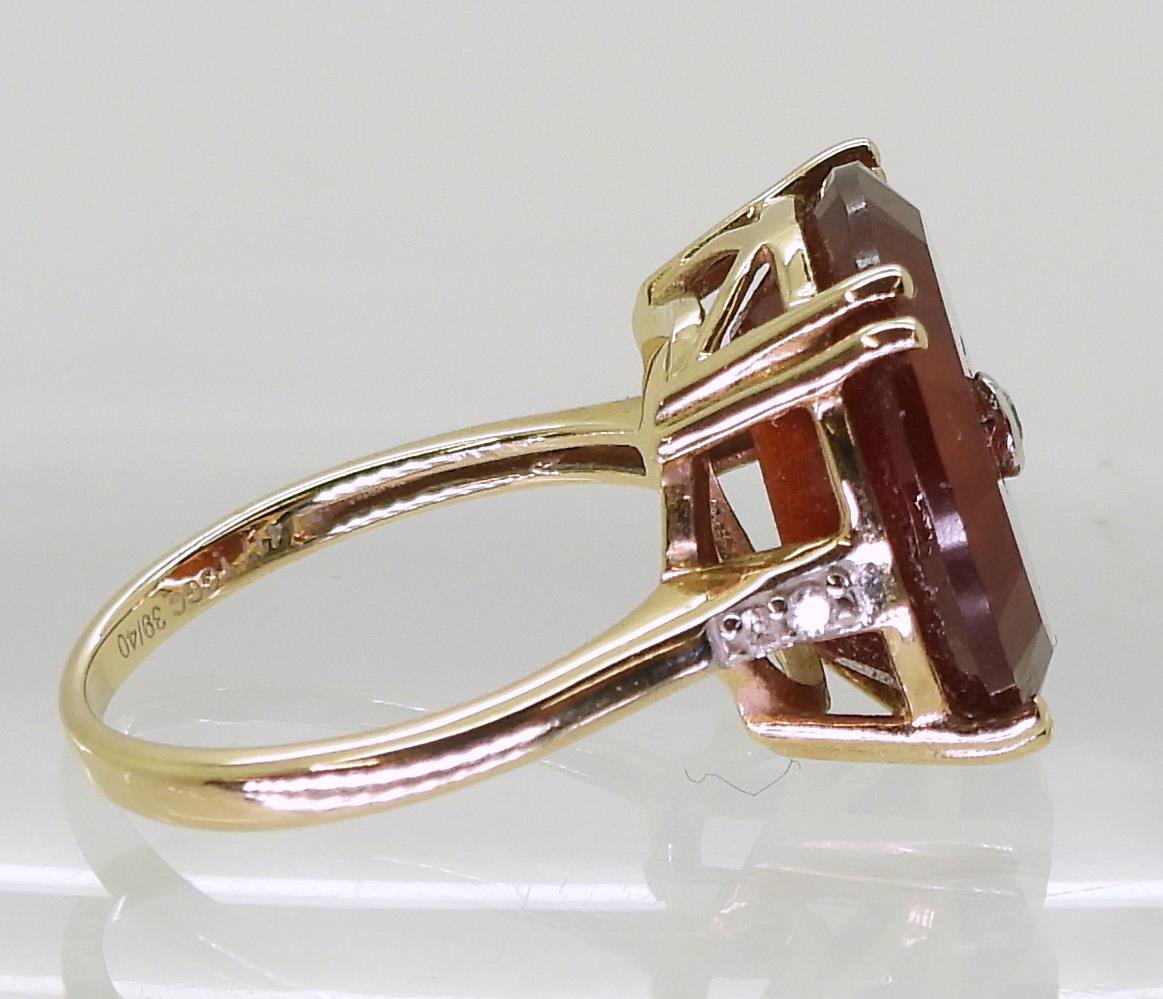 A 9ct gold Glen Lehrer carnelian and diamond 'Torus' ring, size J1/2, weight 4.3gms  Condition - Image 3 of 4