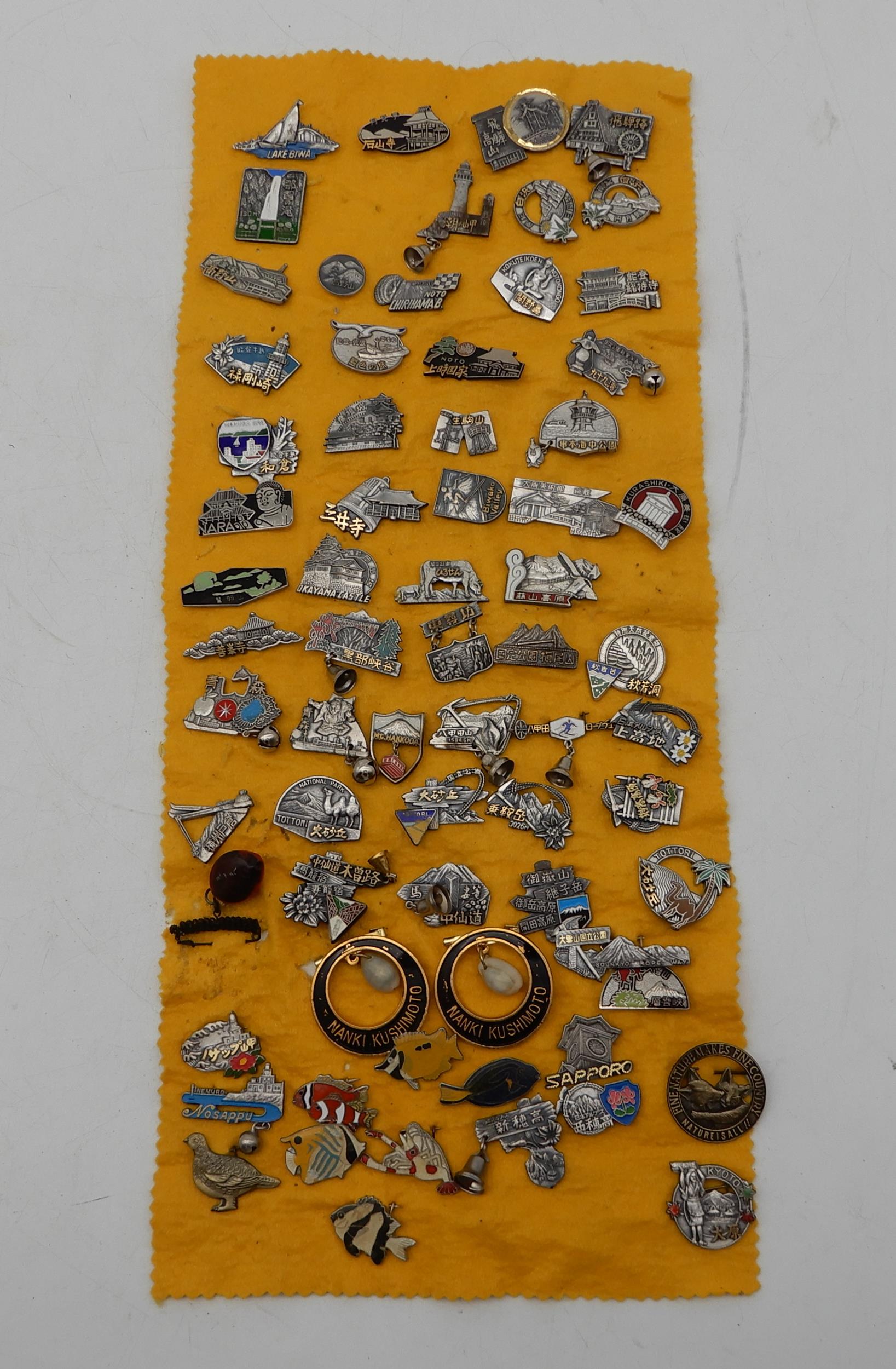 A lot of Japanese tourist souvenir badges   Condition Report:Available upon request