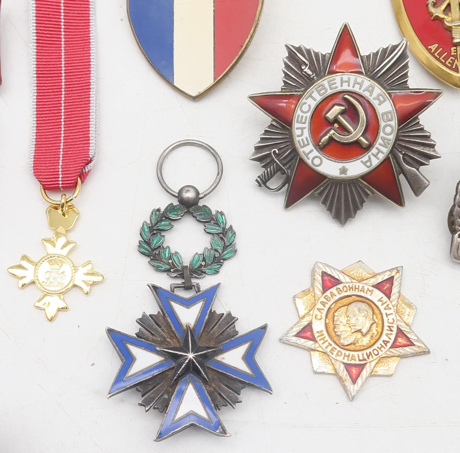 Assorted military medals and badges, to include a French Order of the Black Star medal; Russian - Image 3 of 3