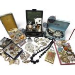 A collection of vintage costume jewellery to include good diamante, an amber bird brooch, retro