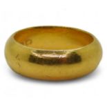 A Chinese gold ring, stamped with Chinese characters and 965%, size Q, weight 15.2gms Condition