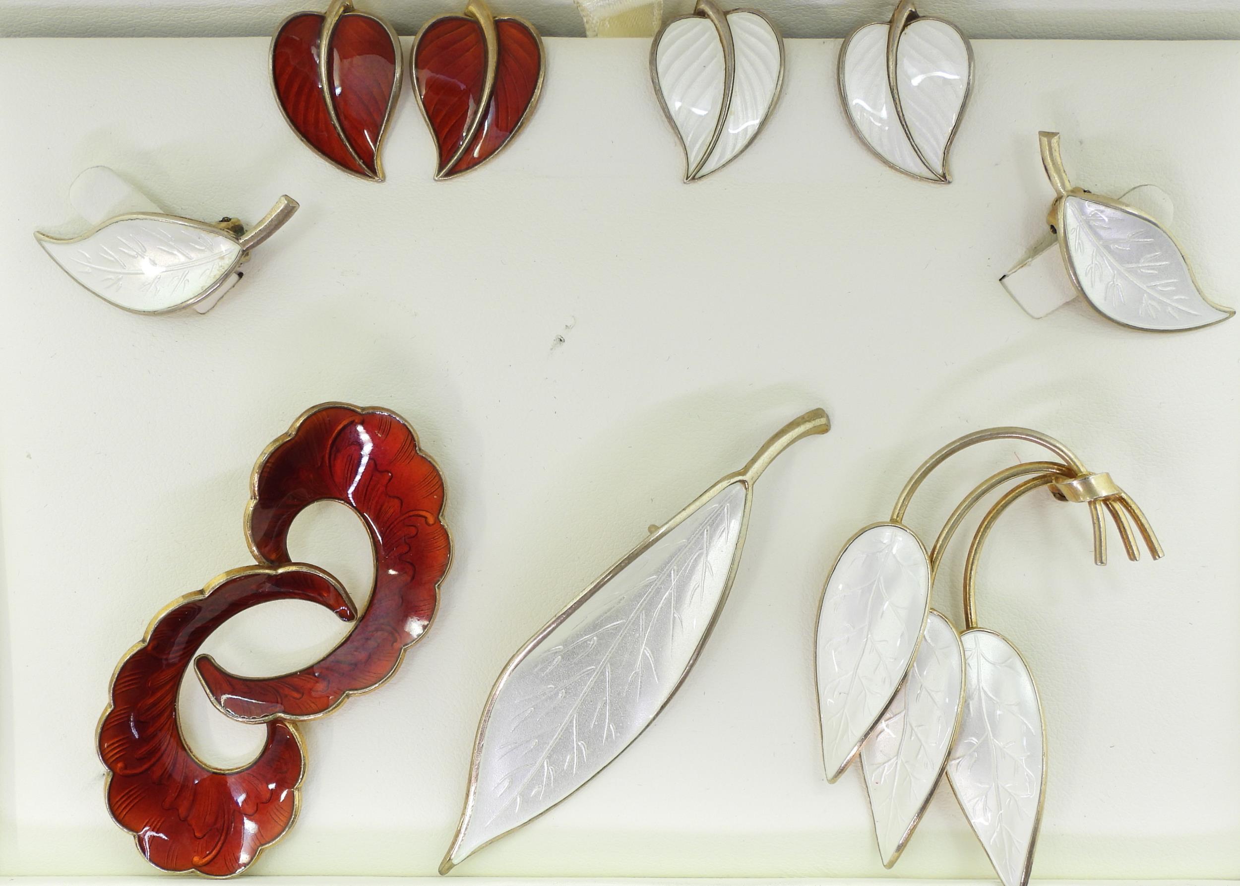 A collection of silver gilt  Norwegian enamel jewellery to include a white leaf brooch and - Image 3 of 6