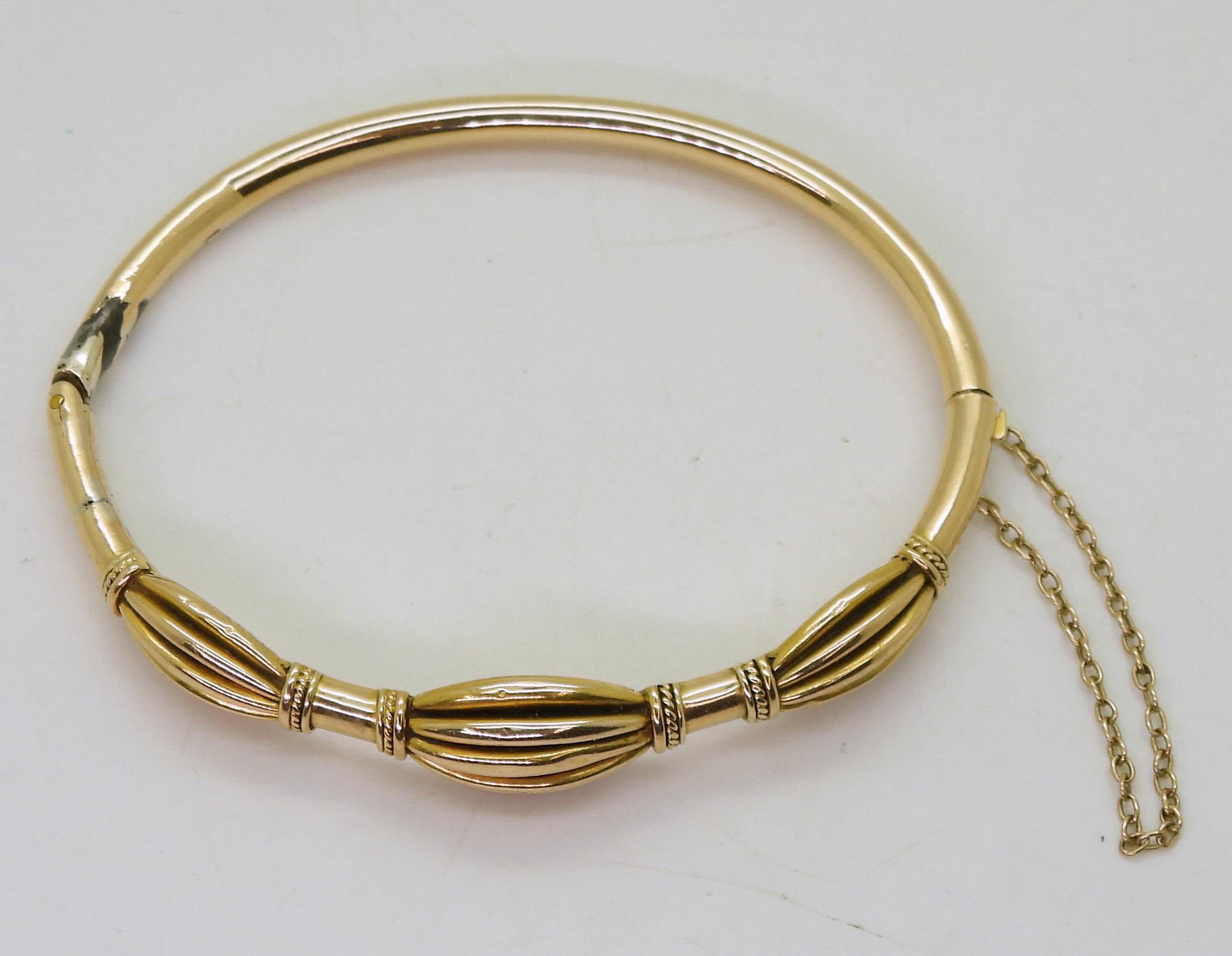 A yellow metal bangle, with oval pleated bead design (af) diameter 6.2cm, weight 12gms Condition - Image 4 of 4