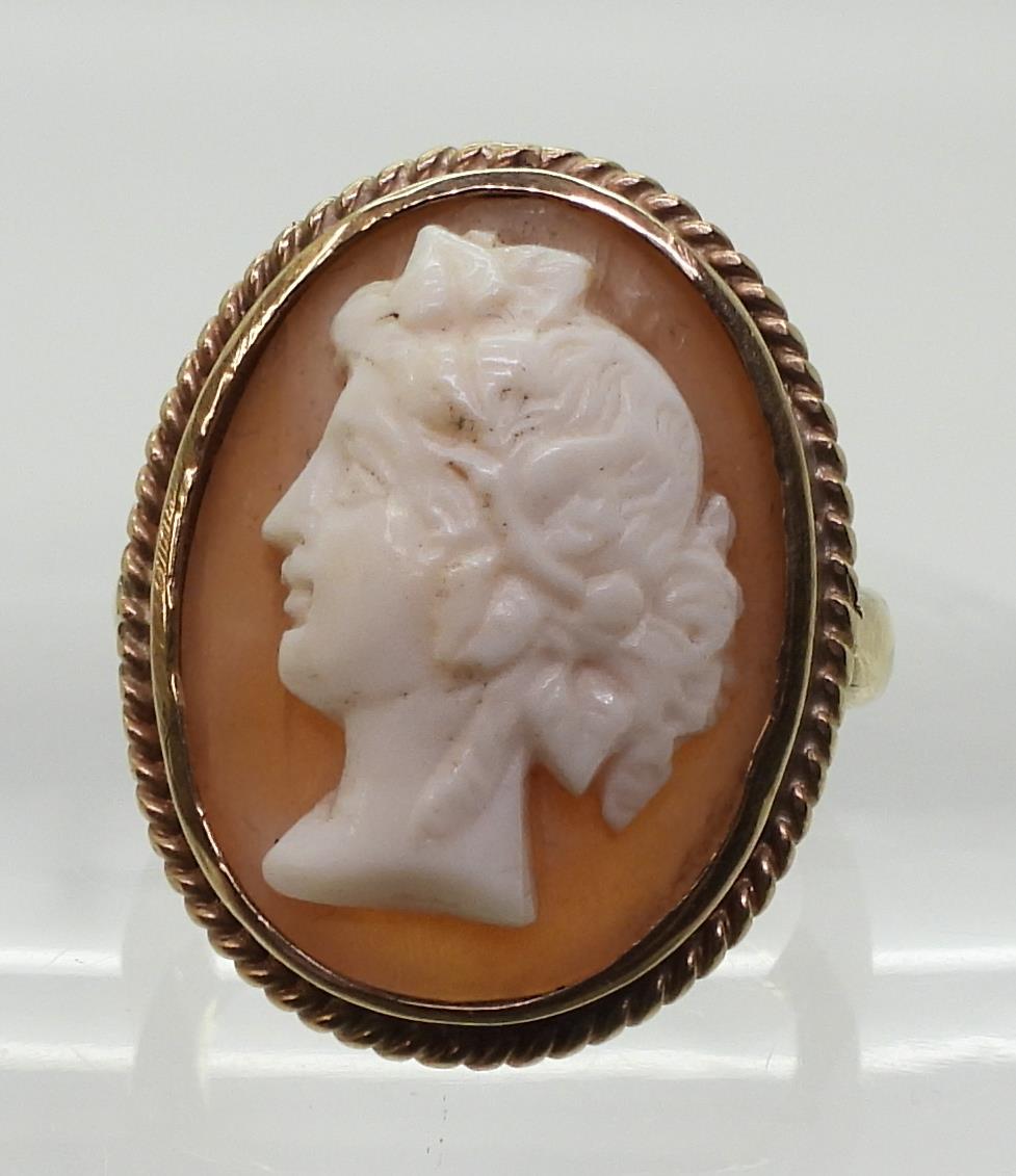 A 9ct gold cameo ring, size N, weight 7.1gms Condition Report:Available upon request - Image 2 of 4