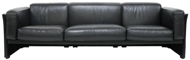 A 20TH CENTURY CASSINA THREE SEATER SETTEE with black leather upholstered cushions on leather