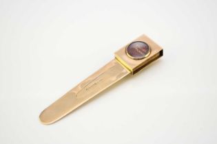 A Victorian Sampson Mordan & Co 9ct gold combined bookmark / magnifier