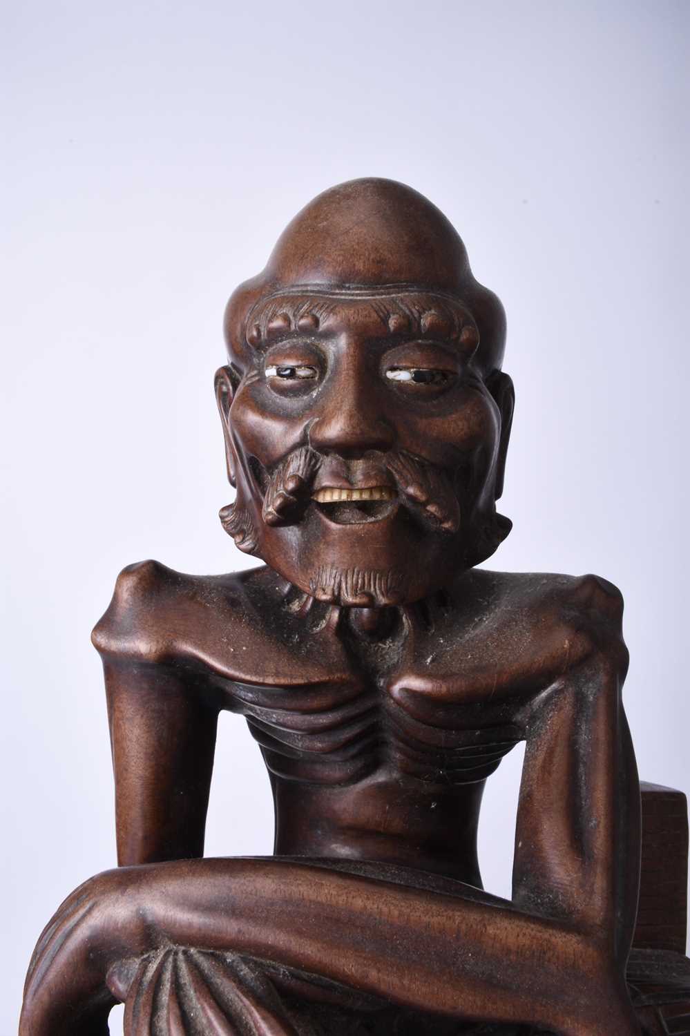 A Chinese carved hardwood figure of a luohan, 19th century - Image 2 of 5