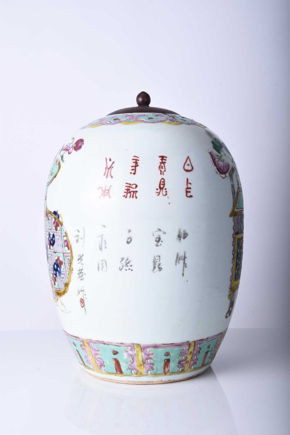 A Chinese famille rose vase with wood cover, 19th century - Image 4 of 4