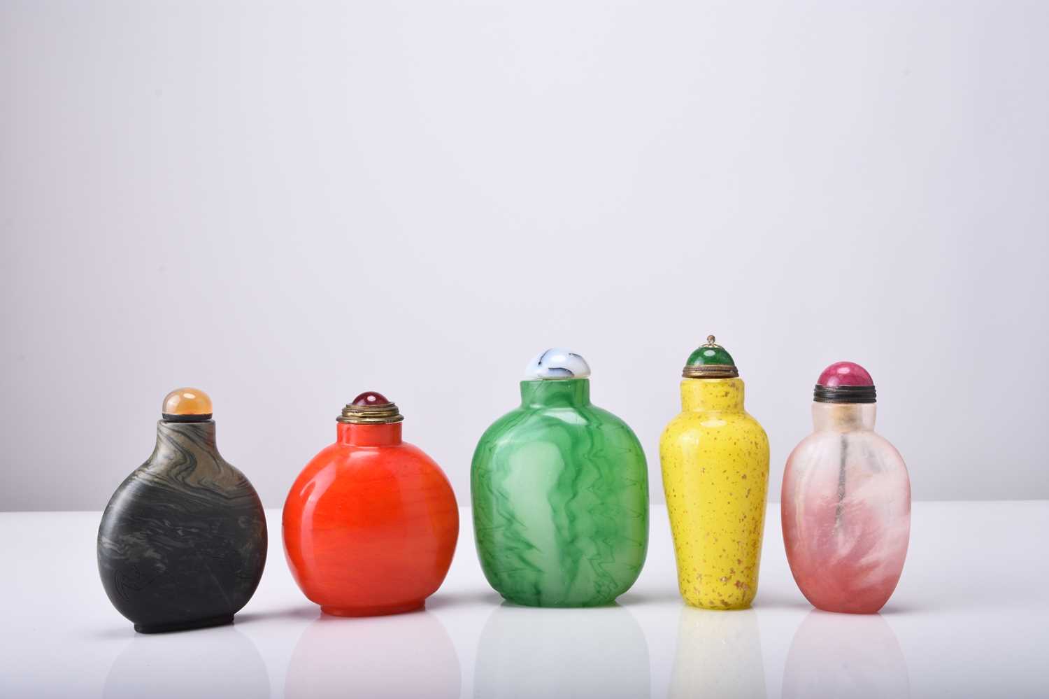 A group of five Chinese glass snuff bottles, 19th/20th century - Image 2 of 2