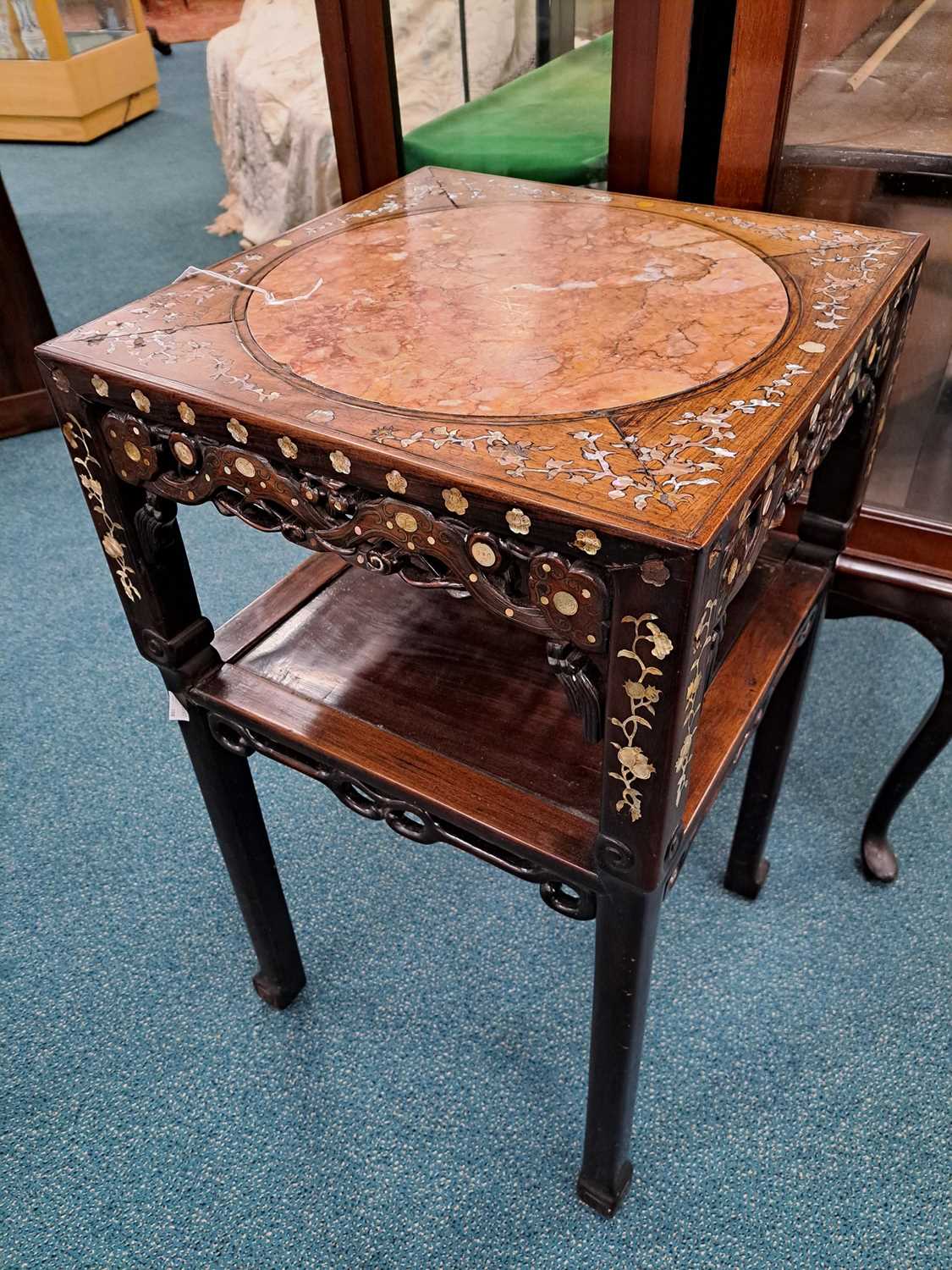 A Chinese inlaid hongmu and marble urn stand, Qing Dynasty - Image 5 of 5