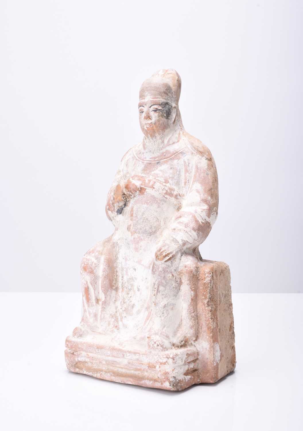 A Chinese buff pottery figure of a seated official, Tang Dynasty - Image 2 of 3