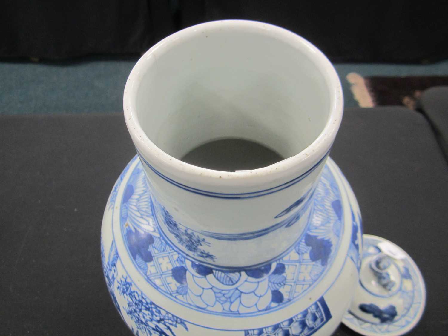A Chinese blue and white vase and cover, late Qing Dynasty - Image 16 of 16