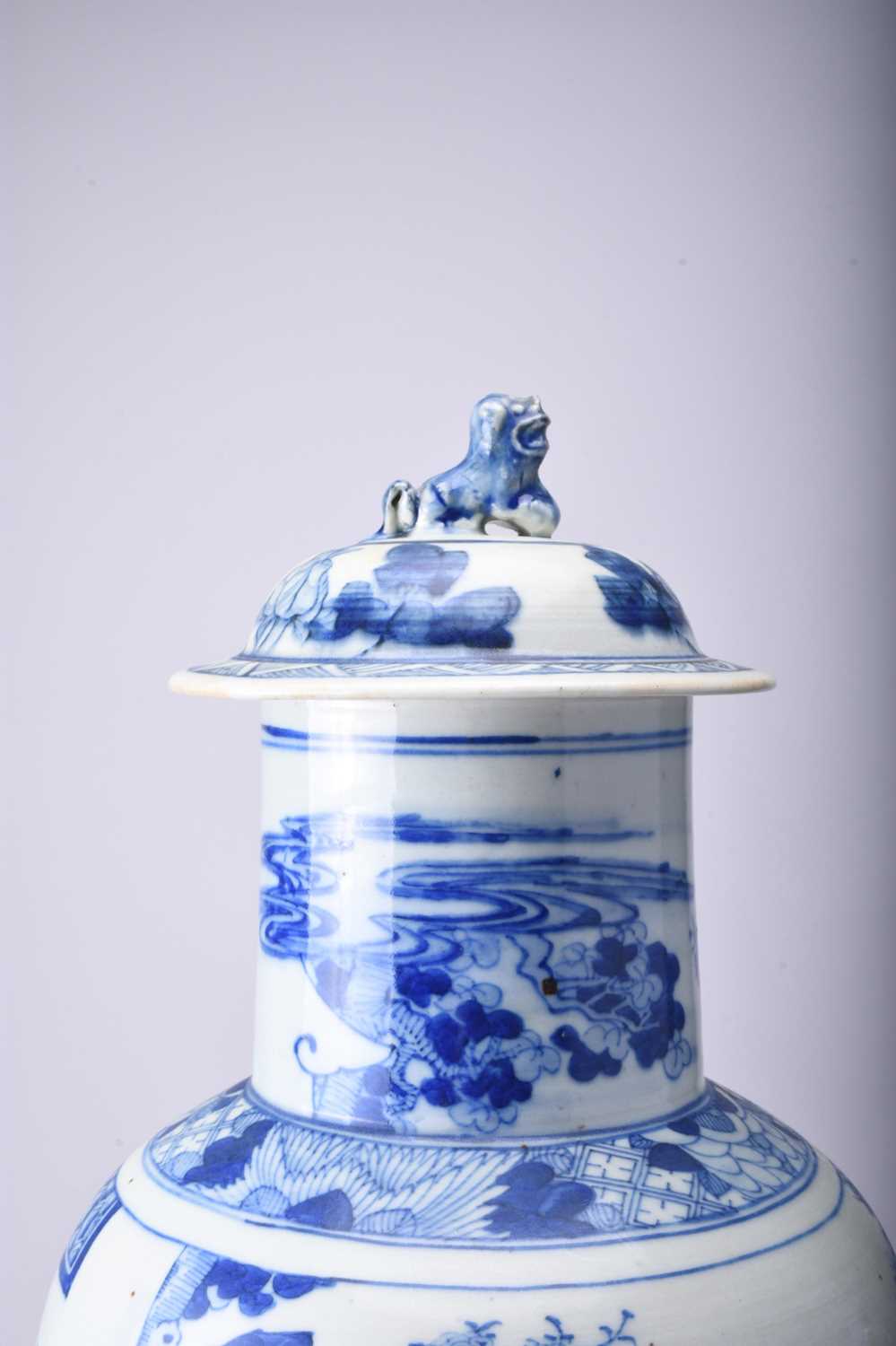 A Chinese blue and white vase and cover, late Qing Dynasty - Image 2 of 16