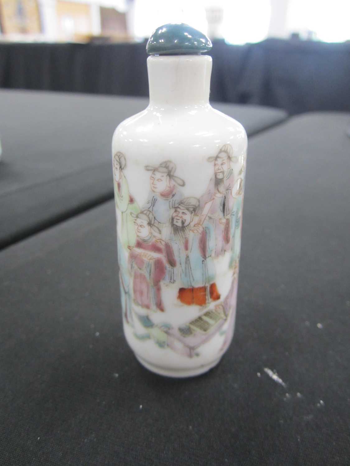 Two Chinese porcelain snuff bottles, 18th/19th century - Image 9 of 9