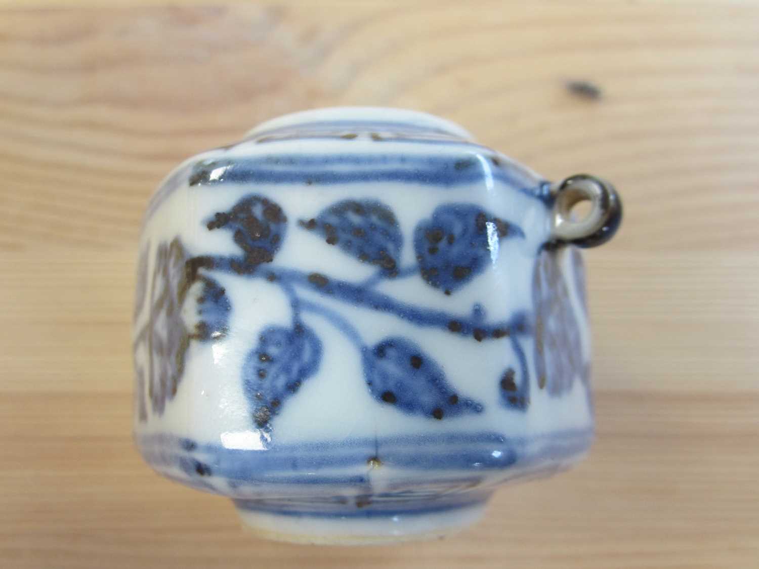 A rare Chinese blue and white bird feeder, Xuande mark - Image 10 of 11