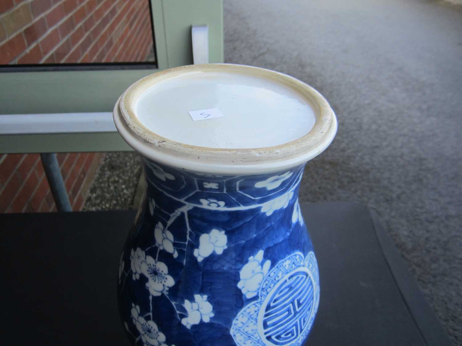 A Chinese blue and white yenyen vase, 19th century - Image 9 of 10