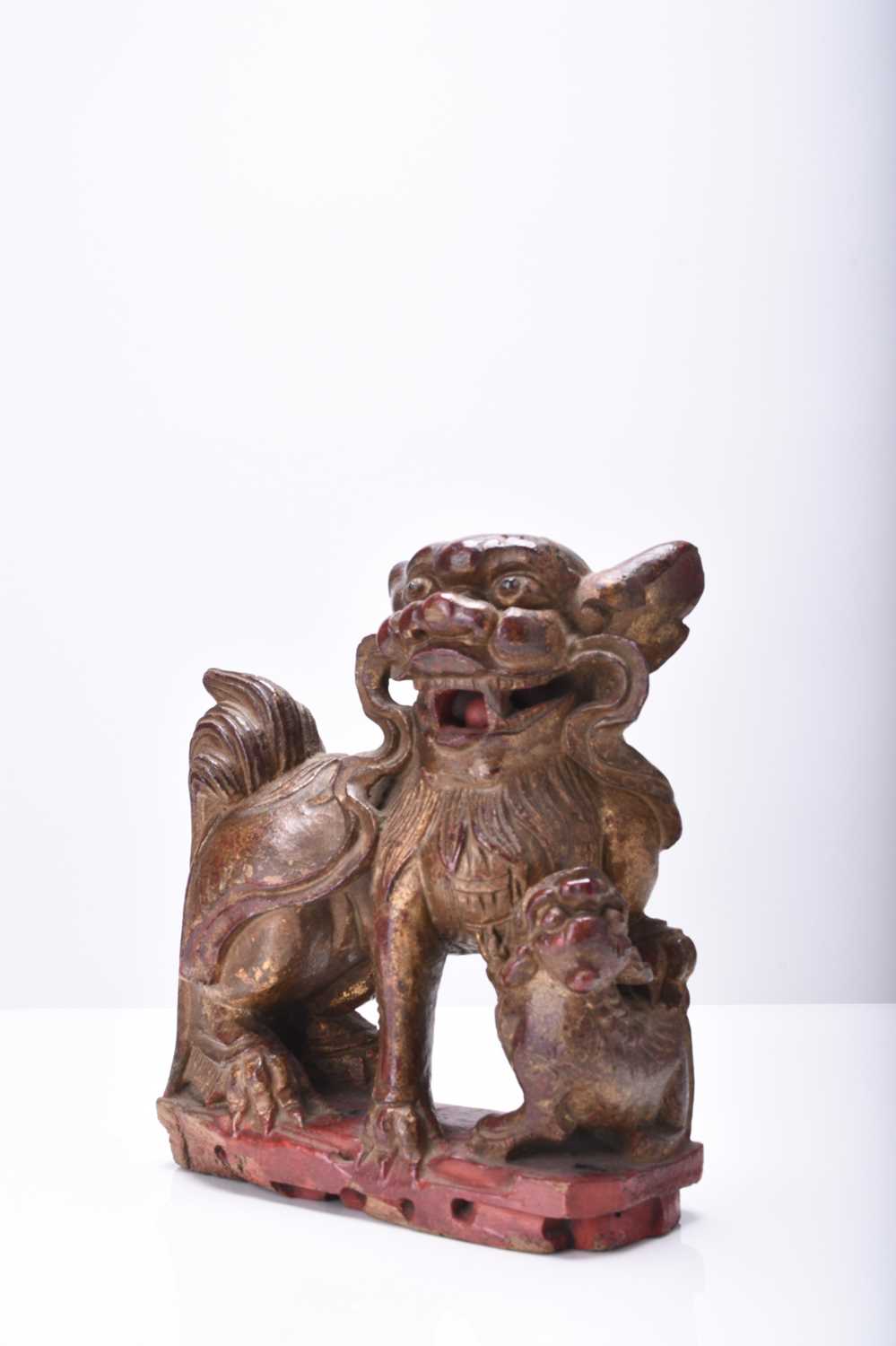 A Chinese carved and painted wood figure of a guardian lion, Qing Dynasty - Image 2 of 4