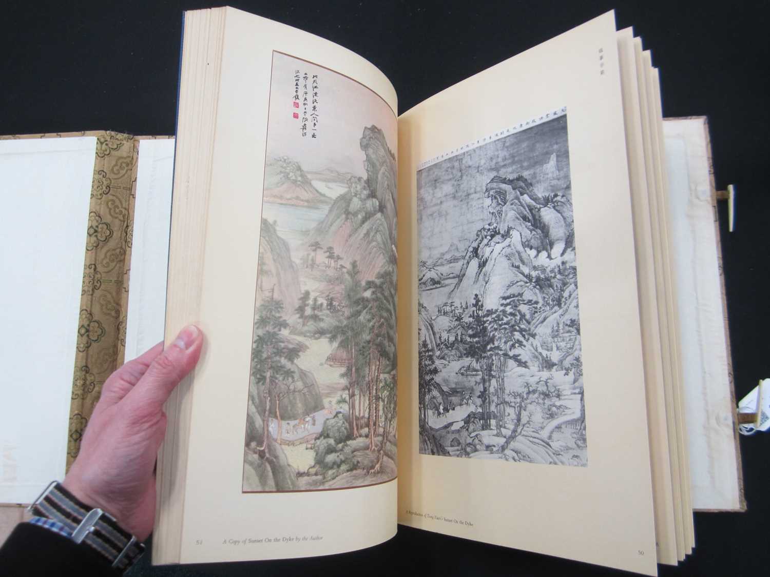 Qi Baishi (1864-1957), a bound volume of block prints and two other Chinese art reference works - Bild 15 aus 21