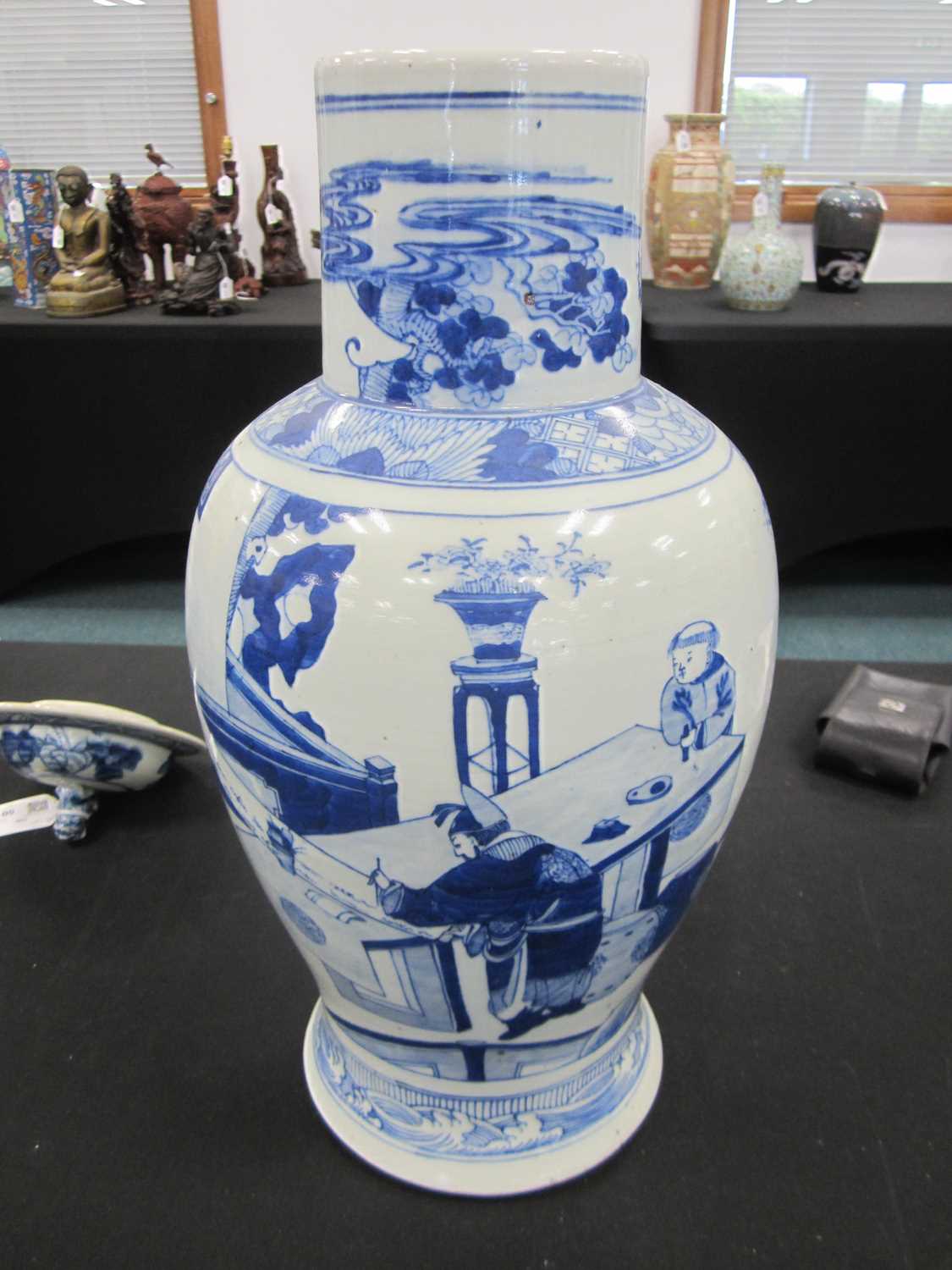 A Chinese blue and white vase and cover, late Qing Dynasty - Image 8 of 16