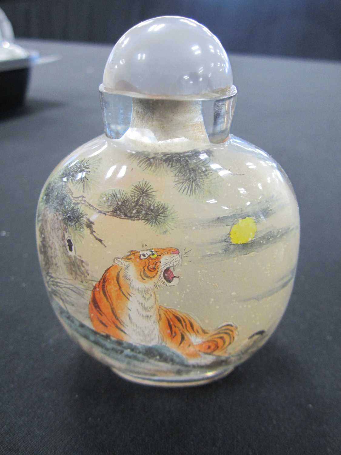 A group of six Chinese internally painted glass snuff bottles, 20th century - Image 12 of 15