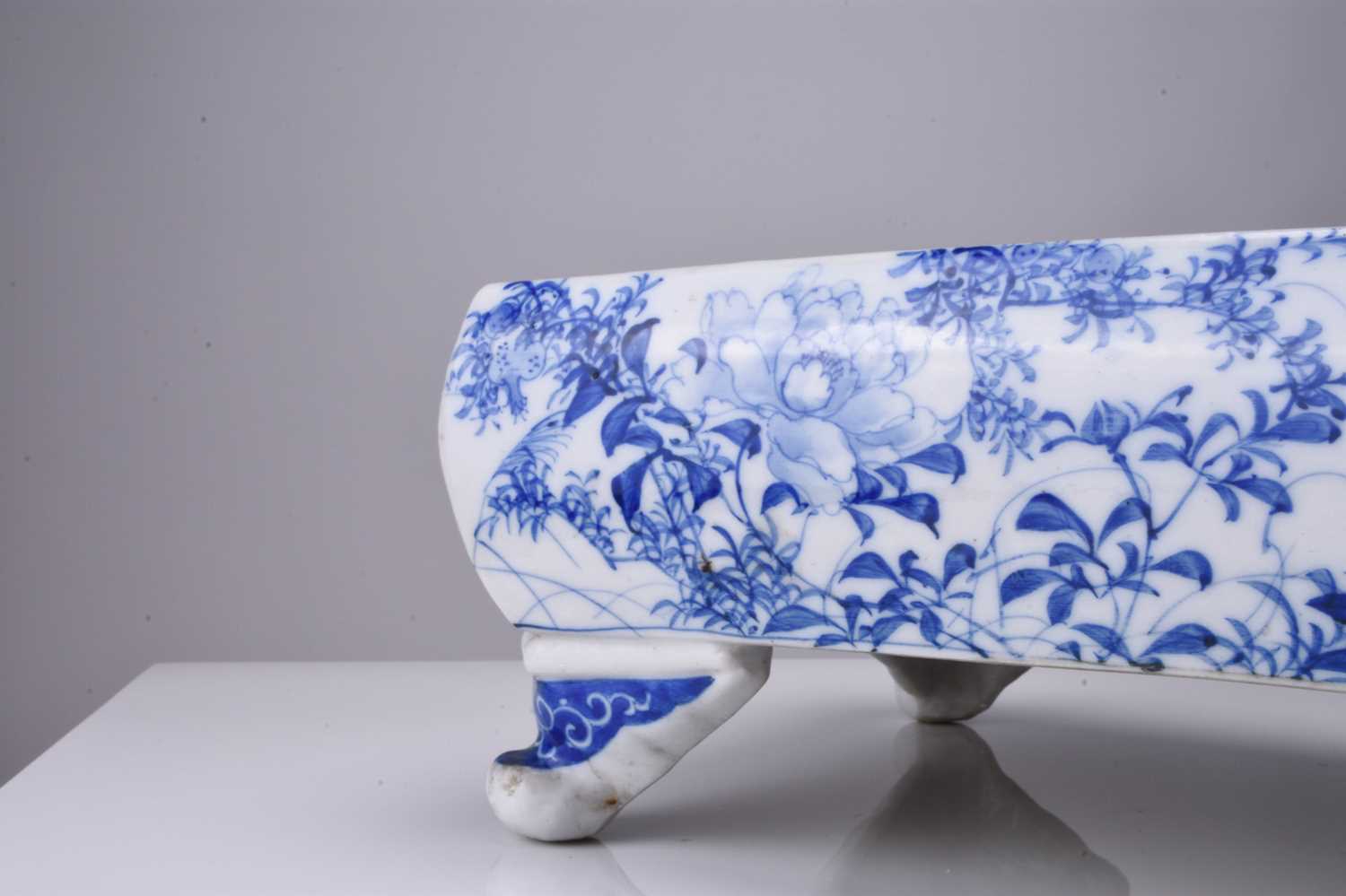 A Japanese Seto blue and white porcelain jardiniere, Meiji era - Image 7 of 12