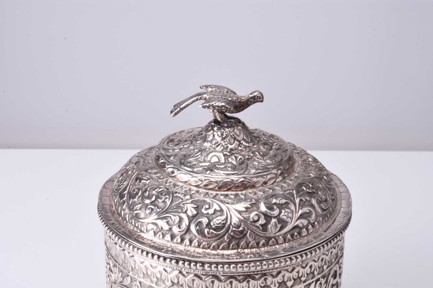 An Indian embossed silver powder box and cover, 19th century - Image 3 of 4