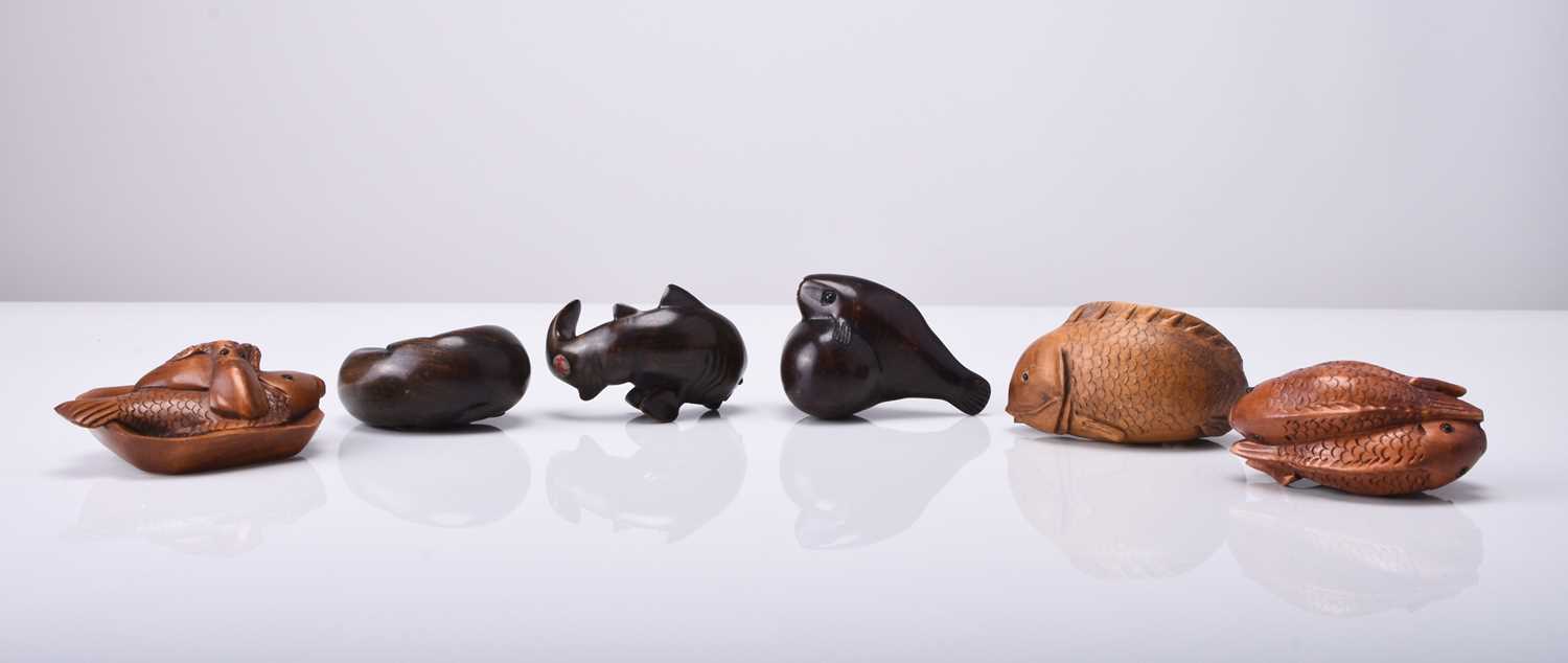 A group of six Japanese wood netsuke of sealife, 20th century - Image 2 of 3