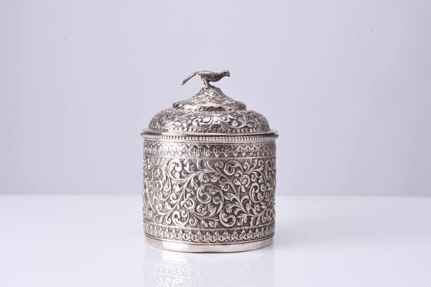 An Indian embossed silver powder box and cover, 19th century - Image 2 of 4