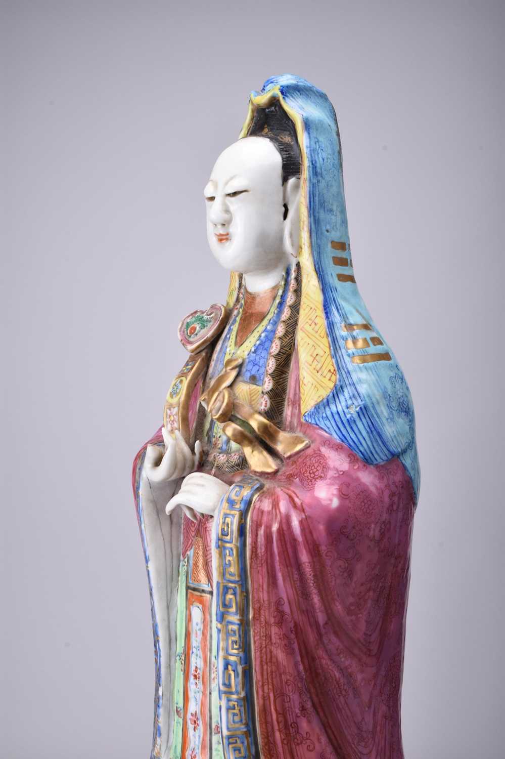 A Chinese famille rose figure of Guanyin, Qing Dynasty - Image 8 of 14