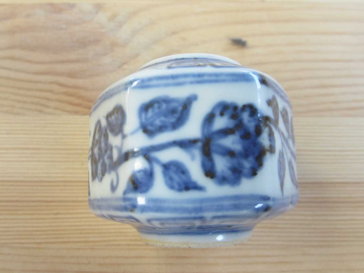 A rare Chinese blue and white bird feeder, Xuande mark - Image 9 of 11