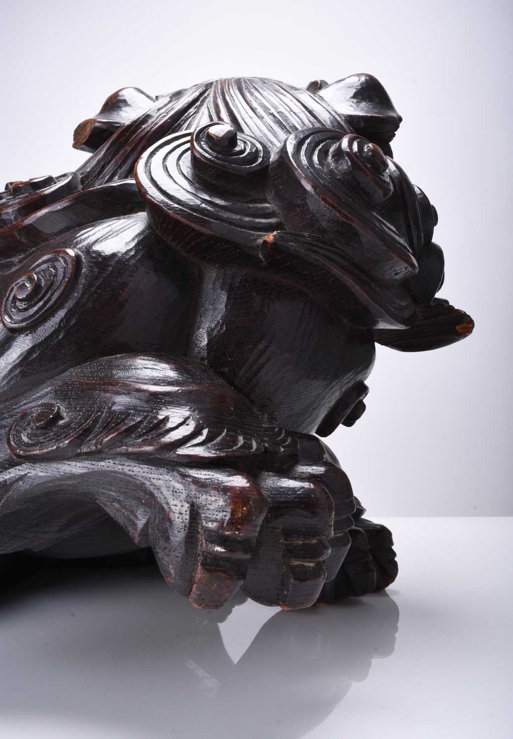 A large Japanese carved wood figure of a komainu, Edo/Meiji era - Image 5 of 8