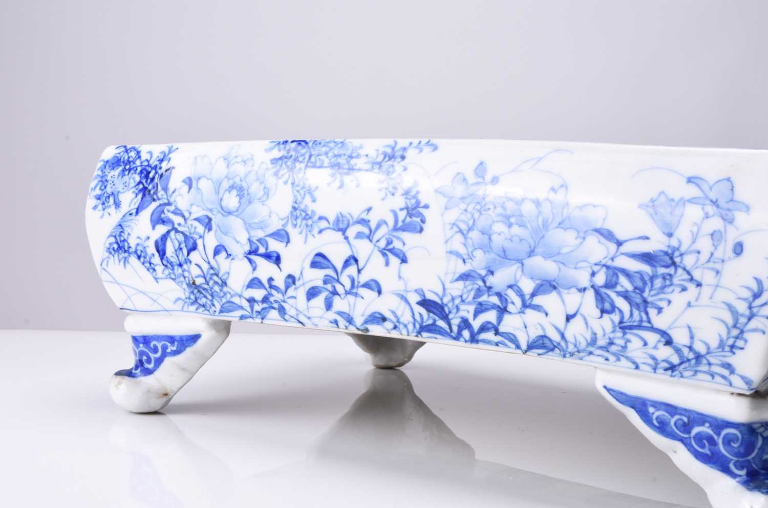 A Japanese Seto blue and white porcelain jardiniere, Meiji era - Image 5 of 12