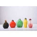 A group of five Chinese glass snuff bottles, 19th/20th century