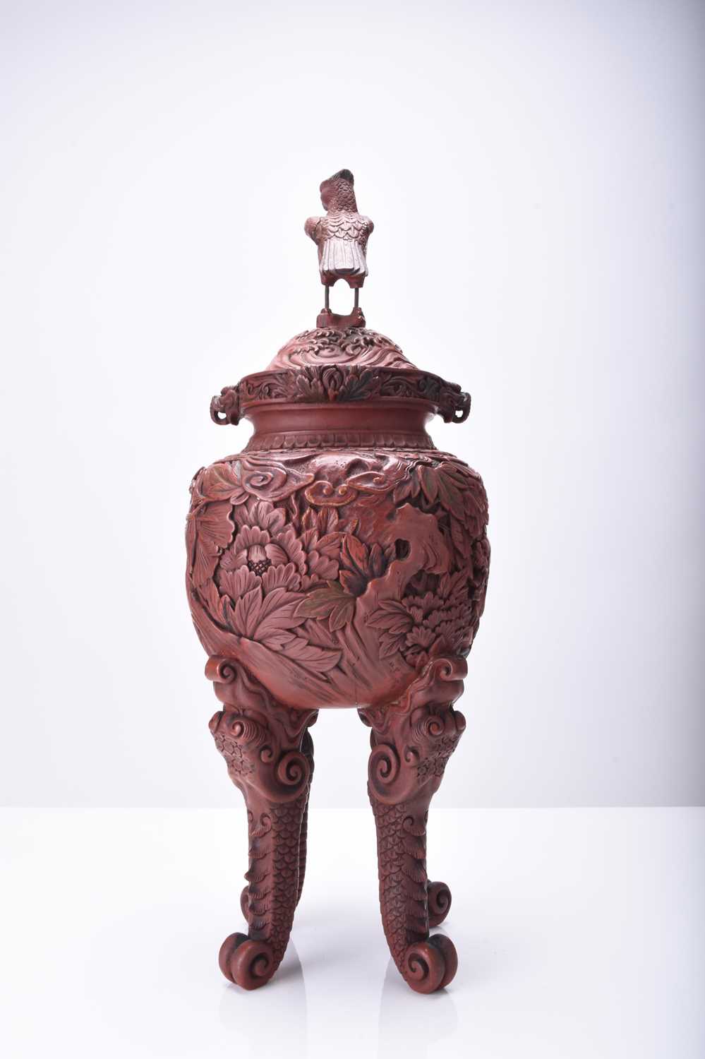 A Chinese cinnabar lacquer censer and cover, Qing Dynasty - Image 4 of 18
