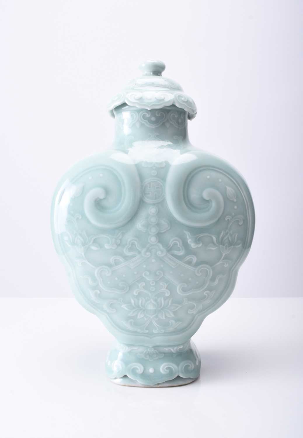 A Chinese carved celadon-glazed Ruyi vase and cover, Qianlong seal mark - Image 4 of 12
